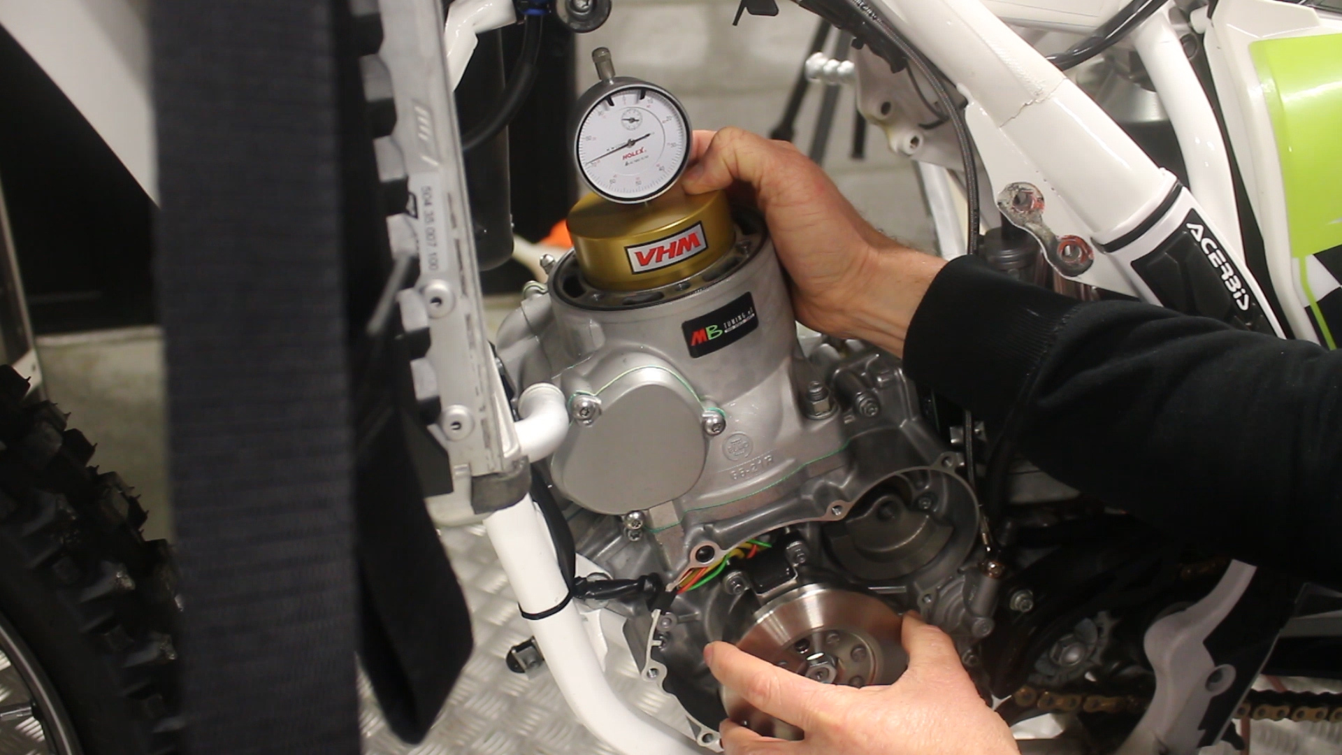 כלי  מדידת גובה בוכנה 250 סמ"ק VHM